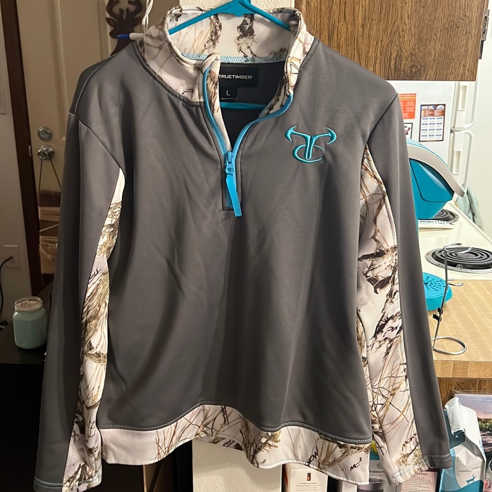 Woman’s True Timber camo 1/4 zip hoodie. Size Large (fits like a Medium)